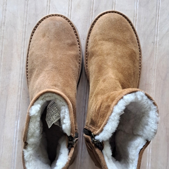 UGG Abree 1016548 Mini Sheepskin Chestnut Suede Side Zip Ankle Boots - Picture 4 of 13